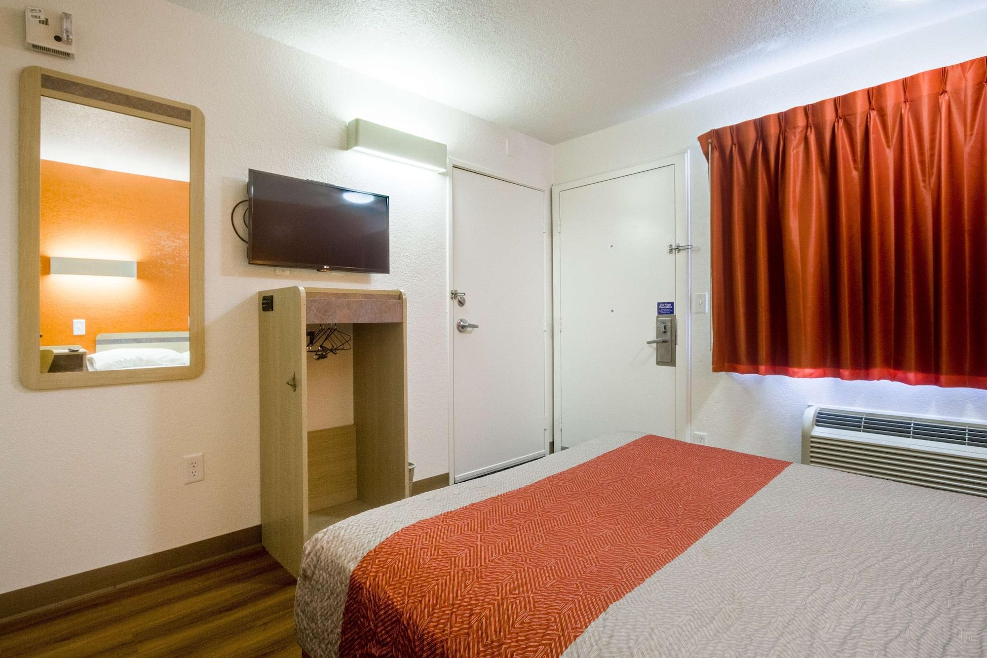 Park Inn By Radisson, Lakewood Bagian luar foto