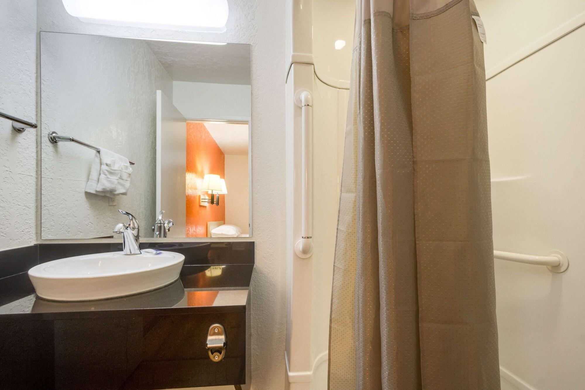 Park Inn By Radisson, Lakewood Bagian luar foto