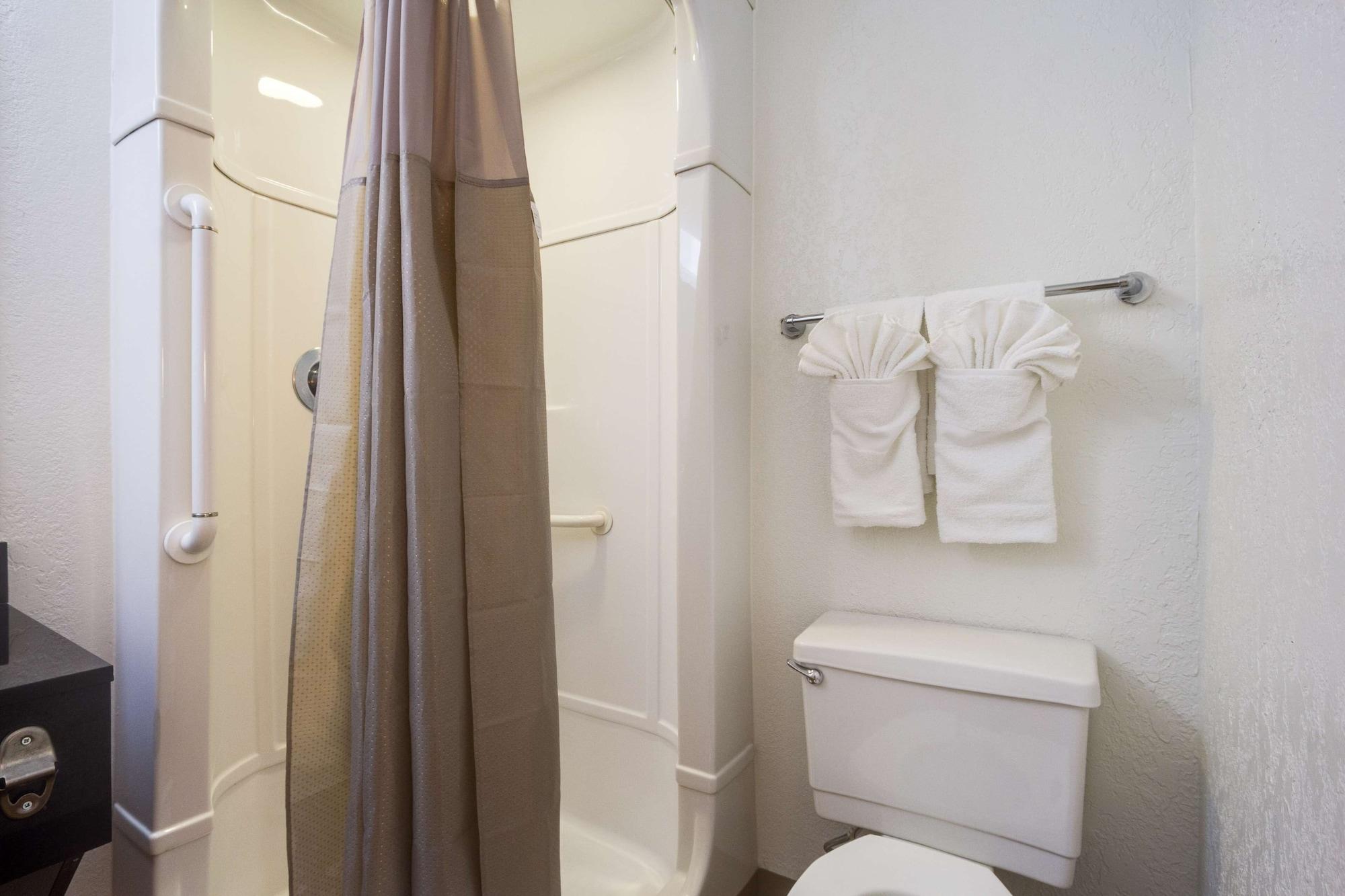 Park Inn By Radisson, Lakewood Bagian luar foto