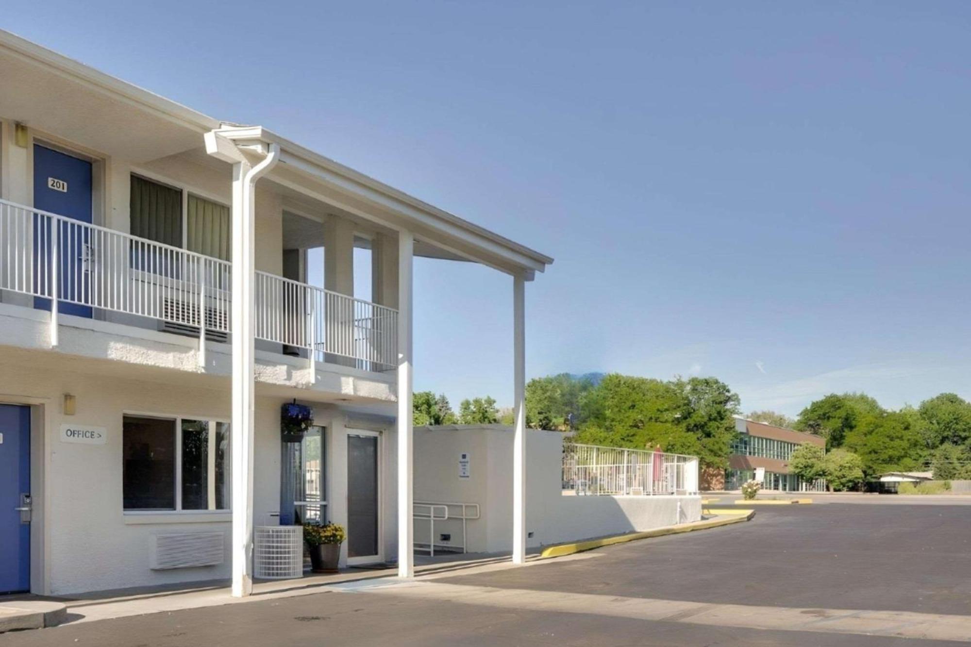 Park Inn By Radisson, Lakewood Bagian luar foto