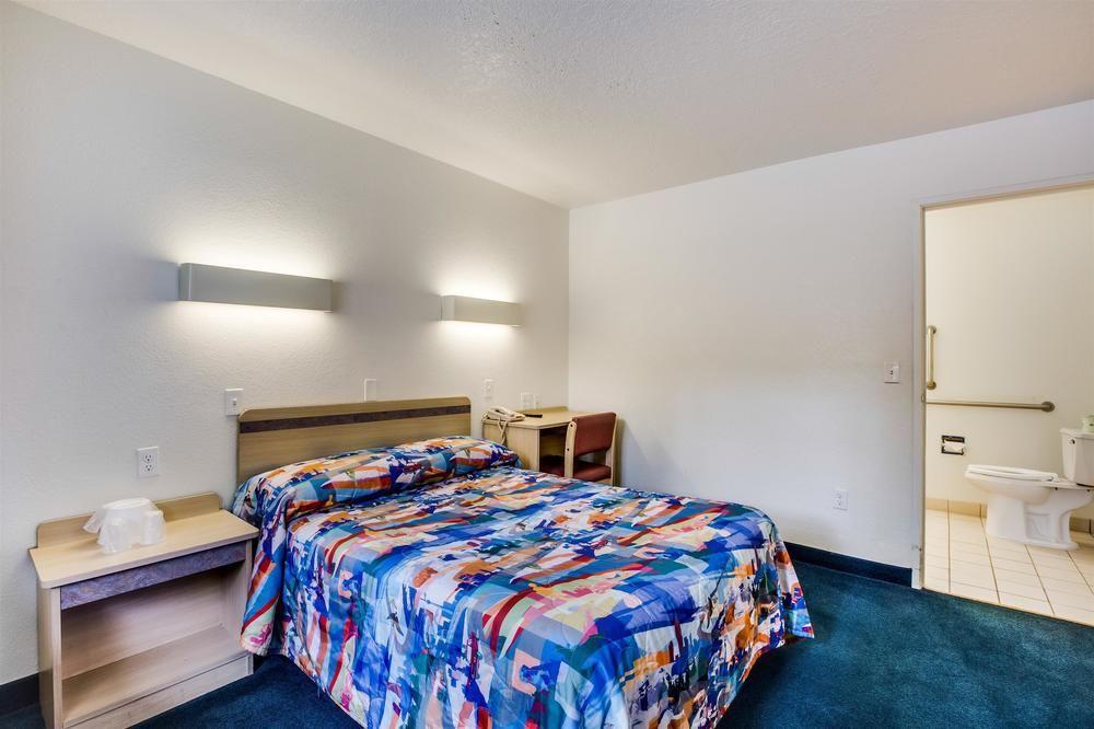 Park Inn By Radisson, Lakewood Bagian luar foto