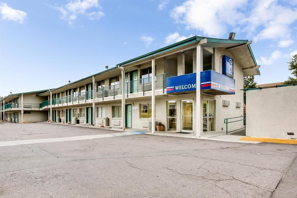 Park Inn By Radisson, Lakewood Bagian luar foto