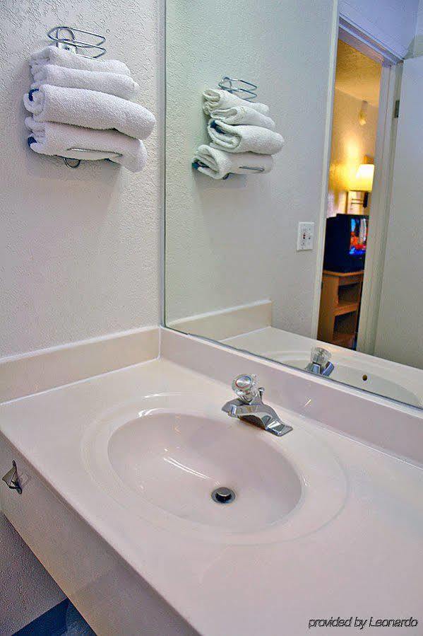 Park Inn By Radisson, Lakewood Bagian luar foto